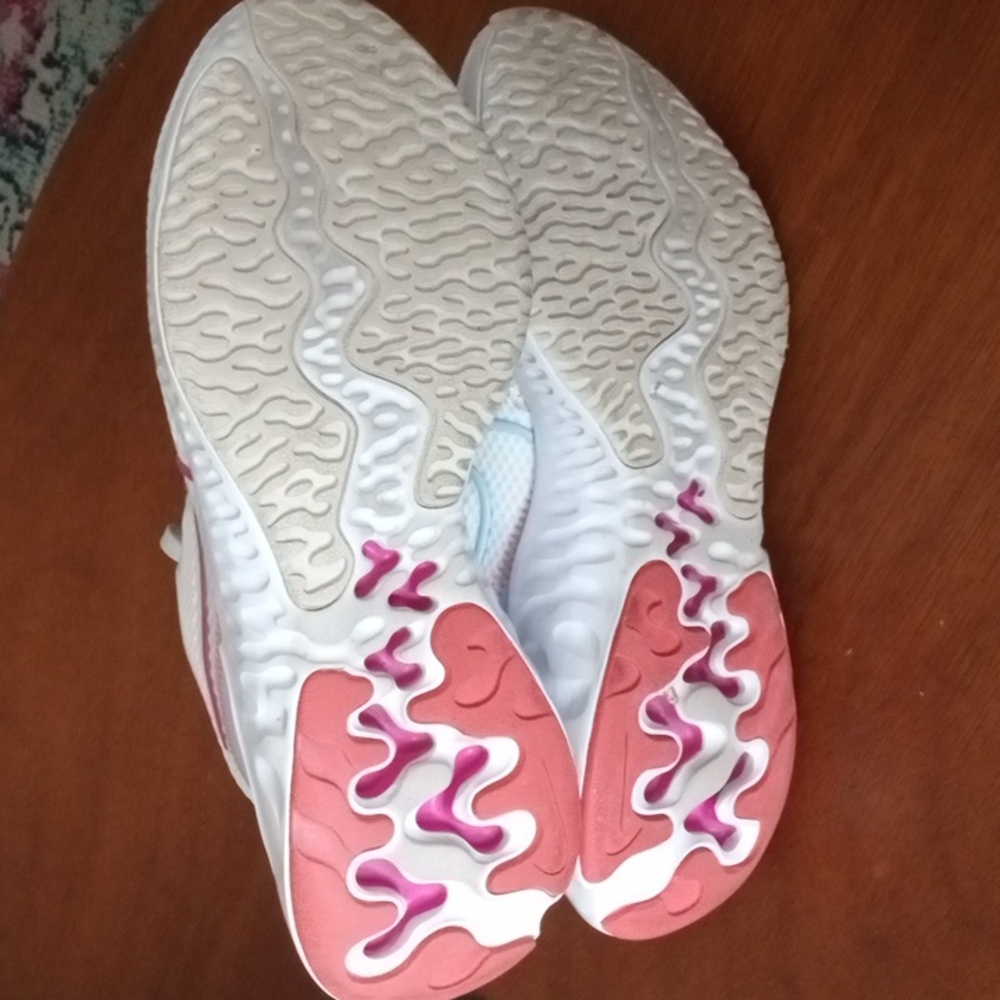 Nike Women's White and Pink Running Shoes - Picture 8 of 10